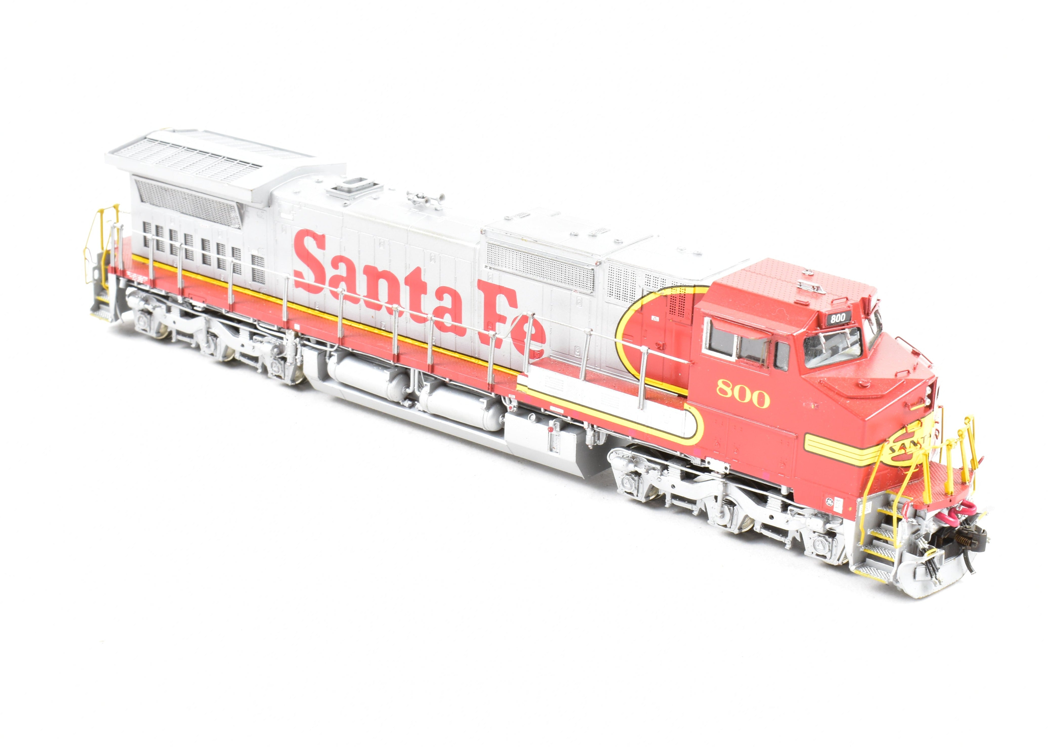 HO Scale Brass Model Train - Overland Models Inc. (OMI) AT&SF - Santa Fe Dash 8 - 40CW Gullwing Cab Locomotive with Custom Painting