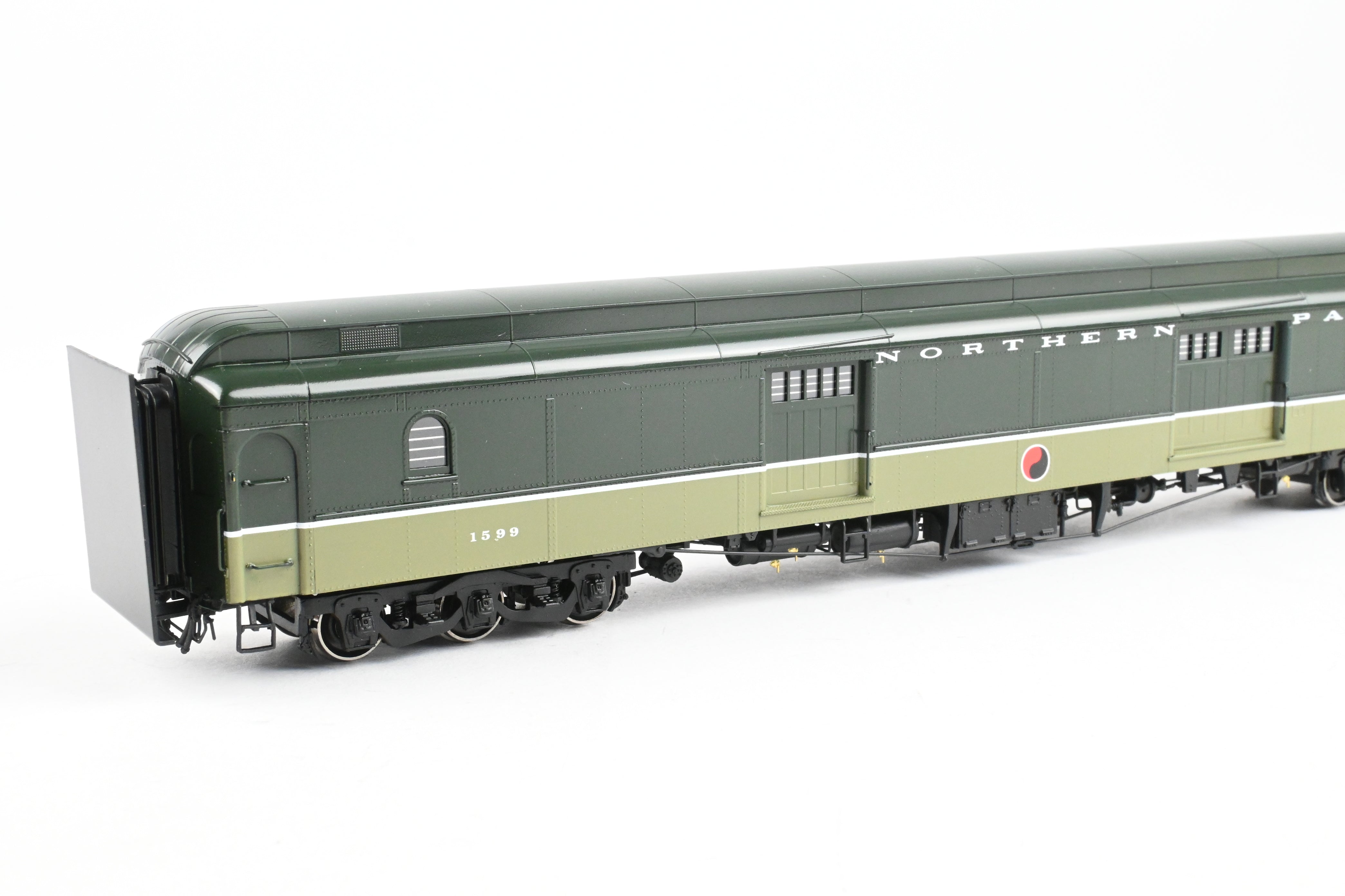 HO Brass W&R Enterprises NP - Northern Pacific Factory - Painted Loewy Truss Rod Baggage Car No. 1599