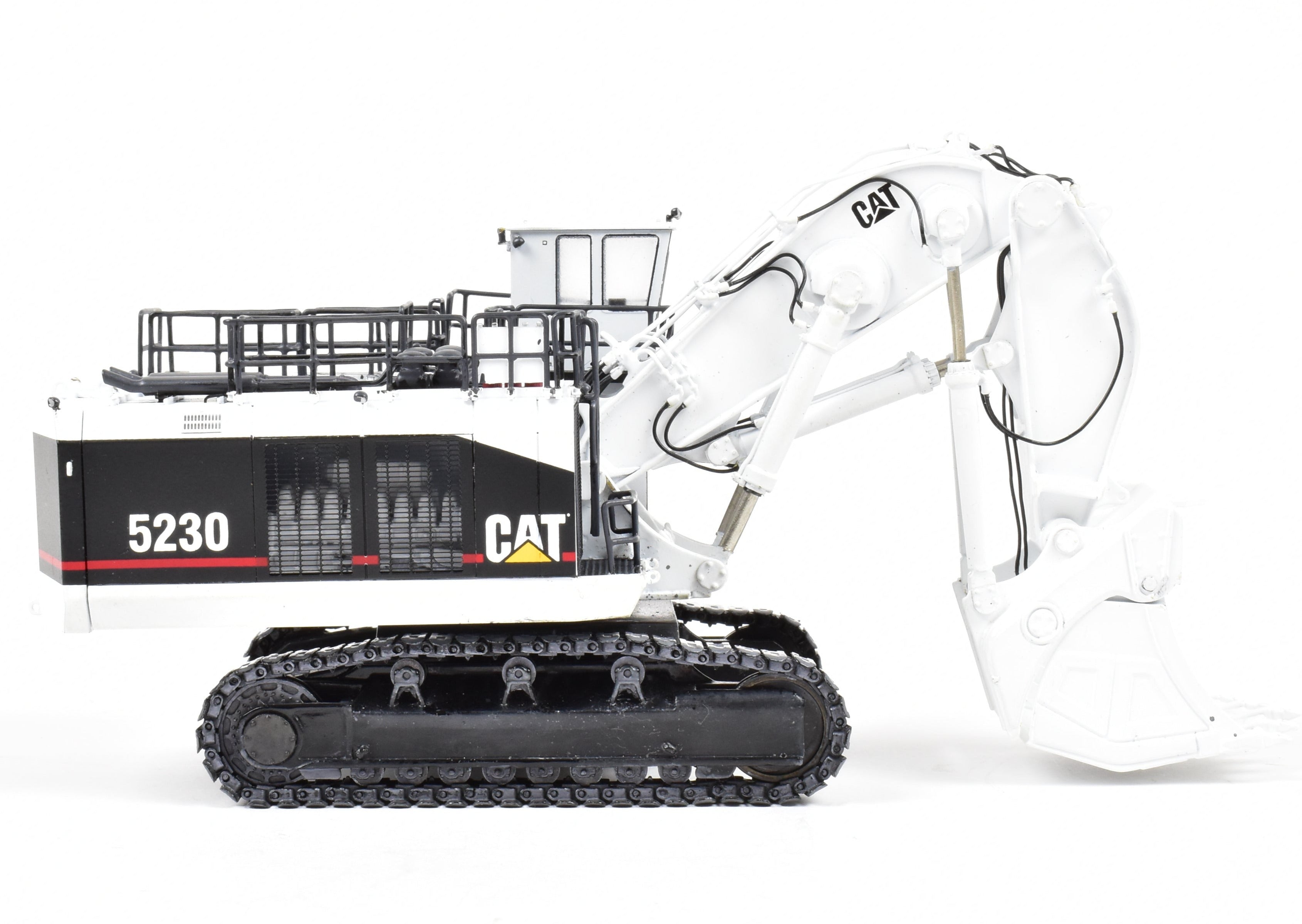 High - Quality HO Scale Brass Construction Caterpillar 5230 Front Shovel Mining Model in Classic White Color for Collectors