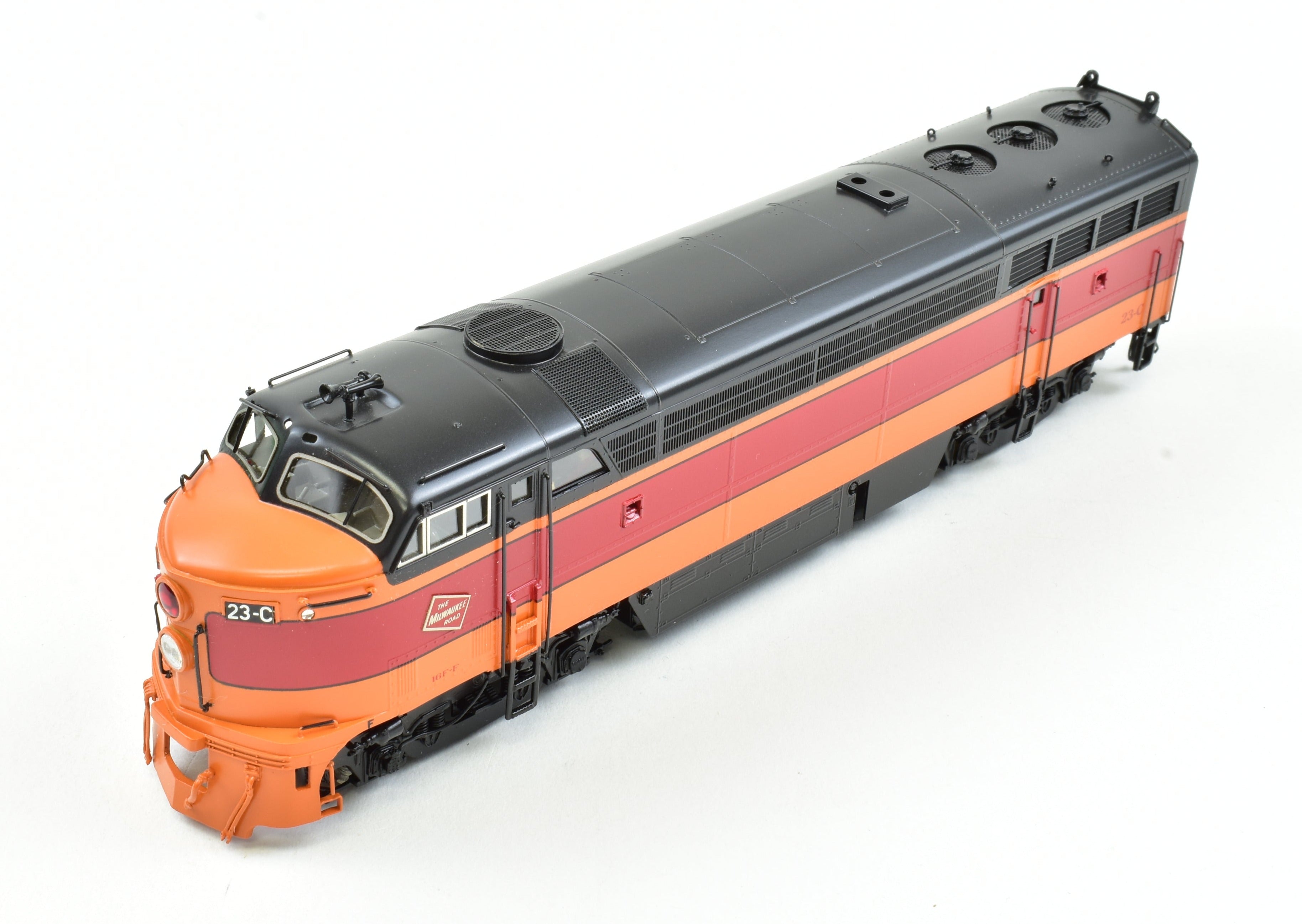 HO Scale Brass Diesel Locomotive Model by Overland Models Inc. - Milwaukee Road Fairbanks Morse CFA 16 - 4 Factory Painted