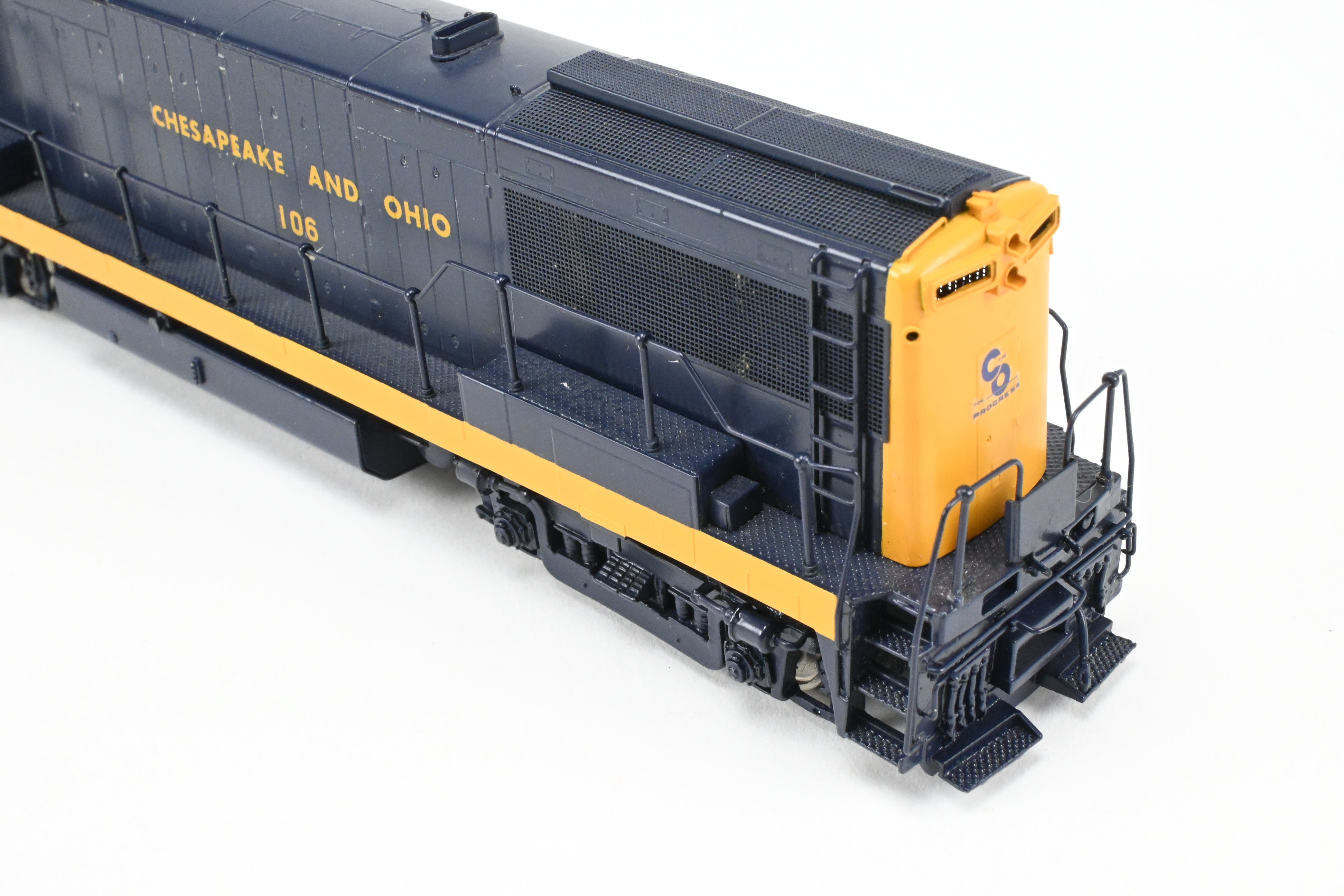 HO Brass Oriental Limited C&O GE U25B 2500 HP Low Hood Intermediate Factory-Painted Model