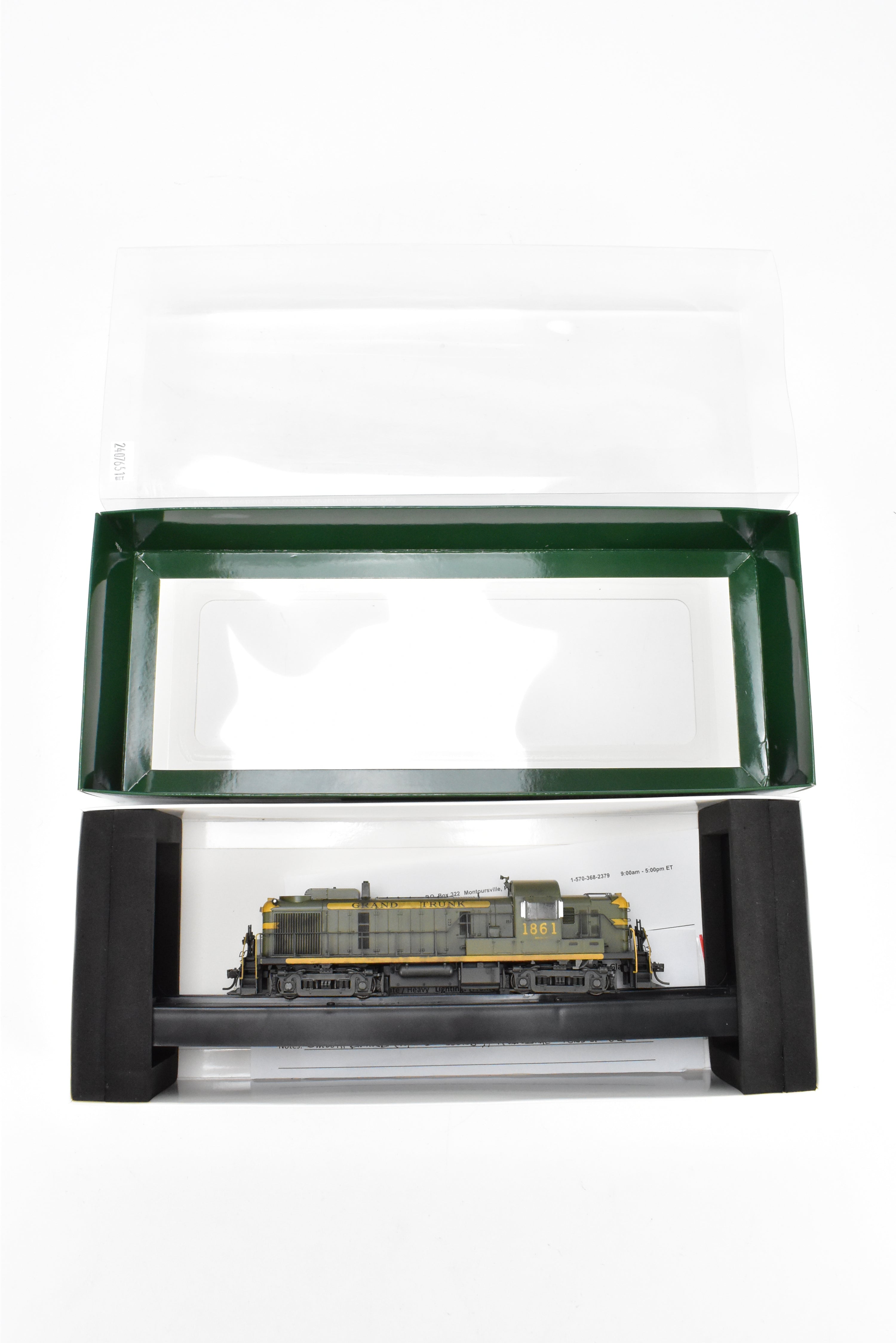 Bowser Executive Line GTW Grand Trunk Alco RS-3 Phase III, ESU DCC & Sound, #1861 Weathered