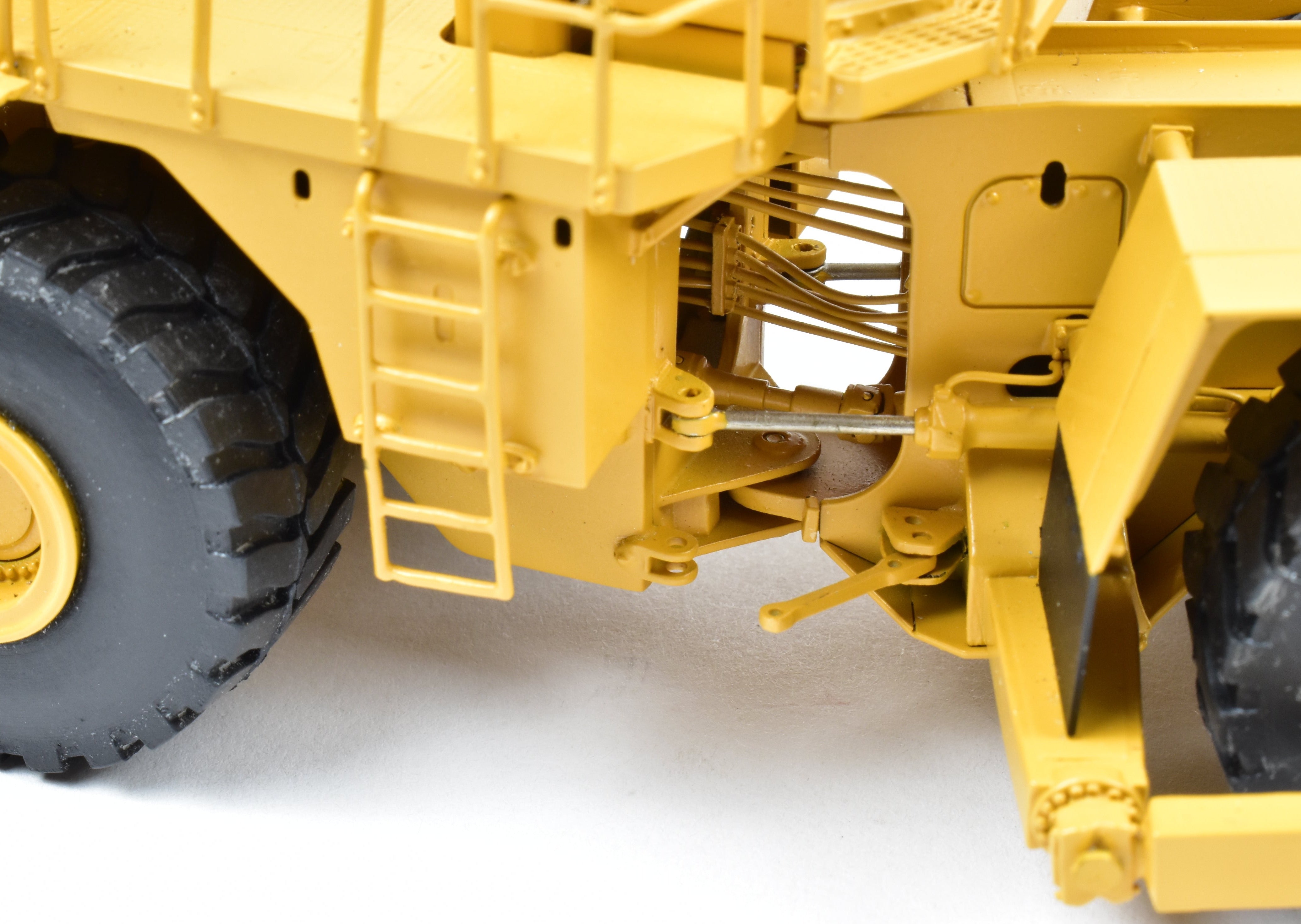 High - Quality HO Scale Brass Construction Model - Caterpillar 854G Wheel Dozer with Factory - Painted Finish, Imported from Korea