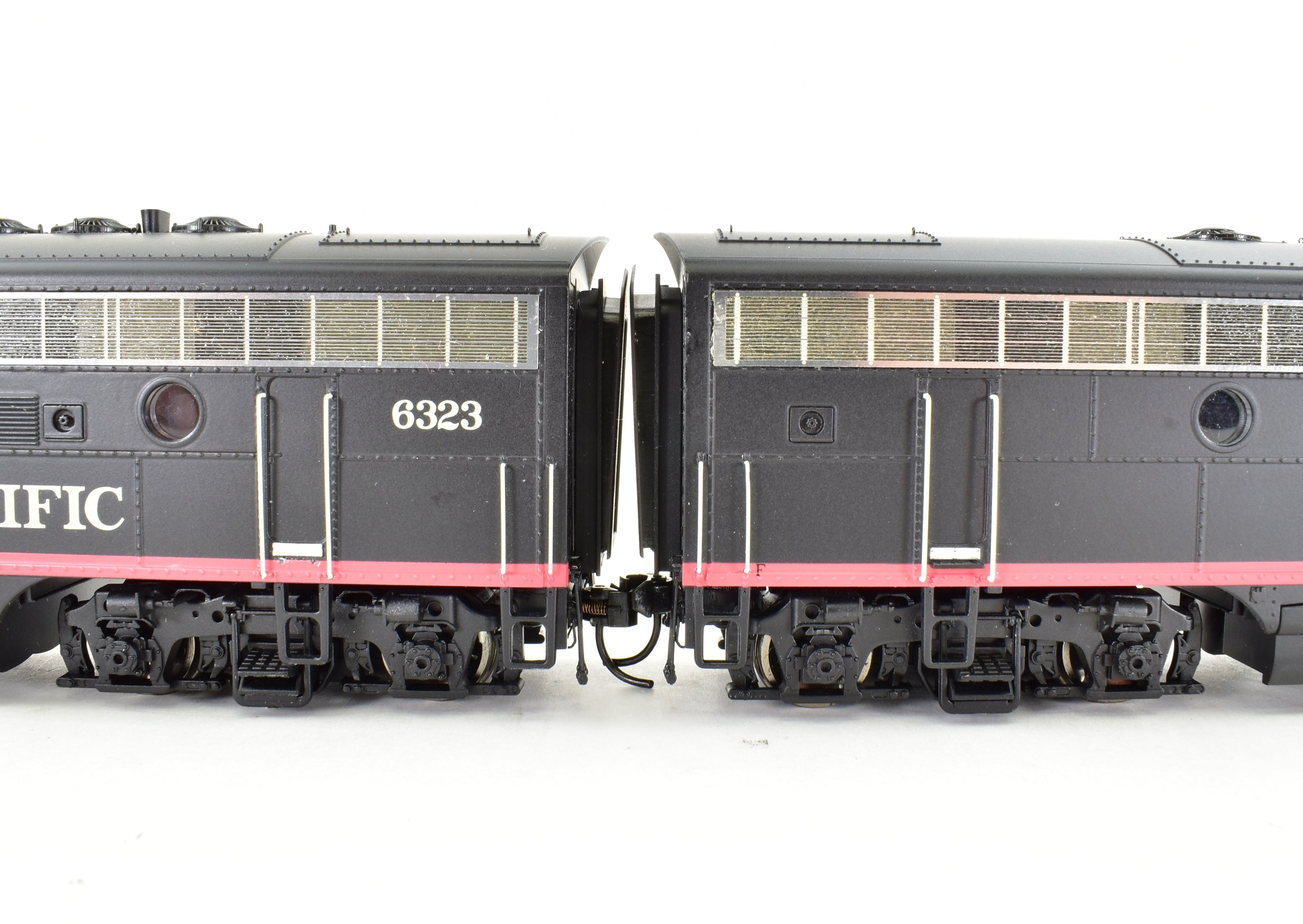 HO Life-Like Proto 2000 Southern Pacific 4-Unit EMD F7 Set with DCC & Sound