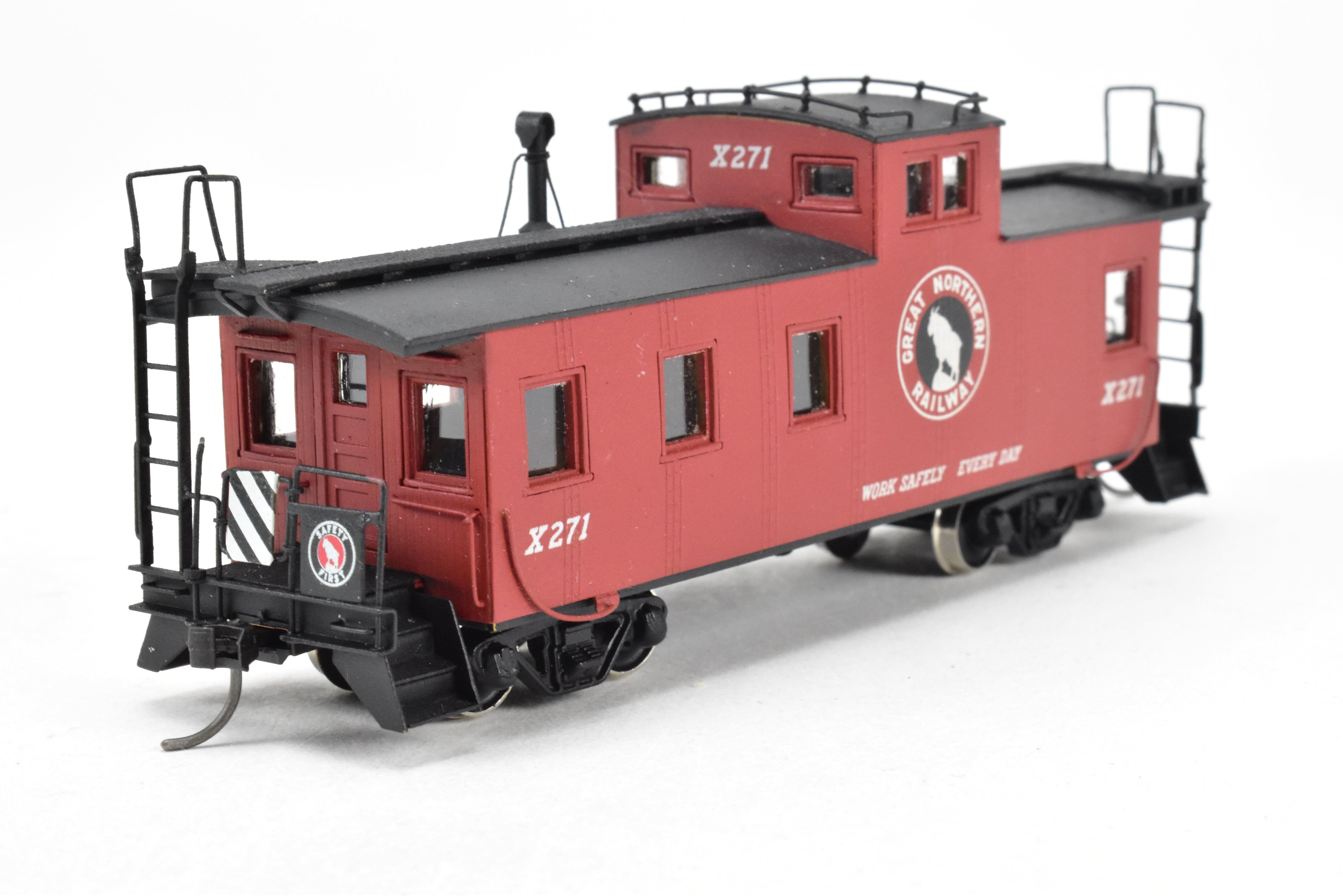 HO Scale Brass Model Train Caboose - OMI (Overland Models, Inc.) GN (Great Northern) 30 - Foot Plywood - Sheathed Caboose C/P X271