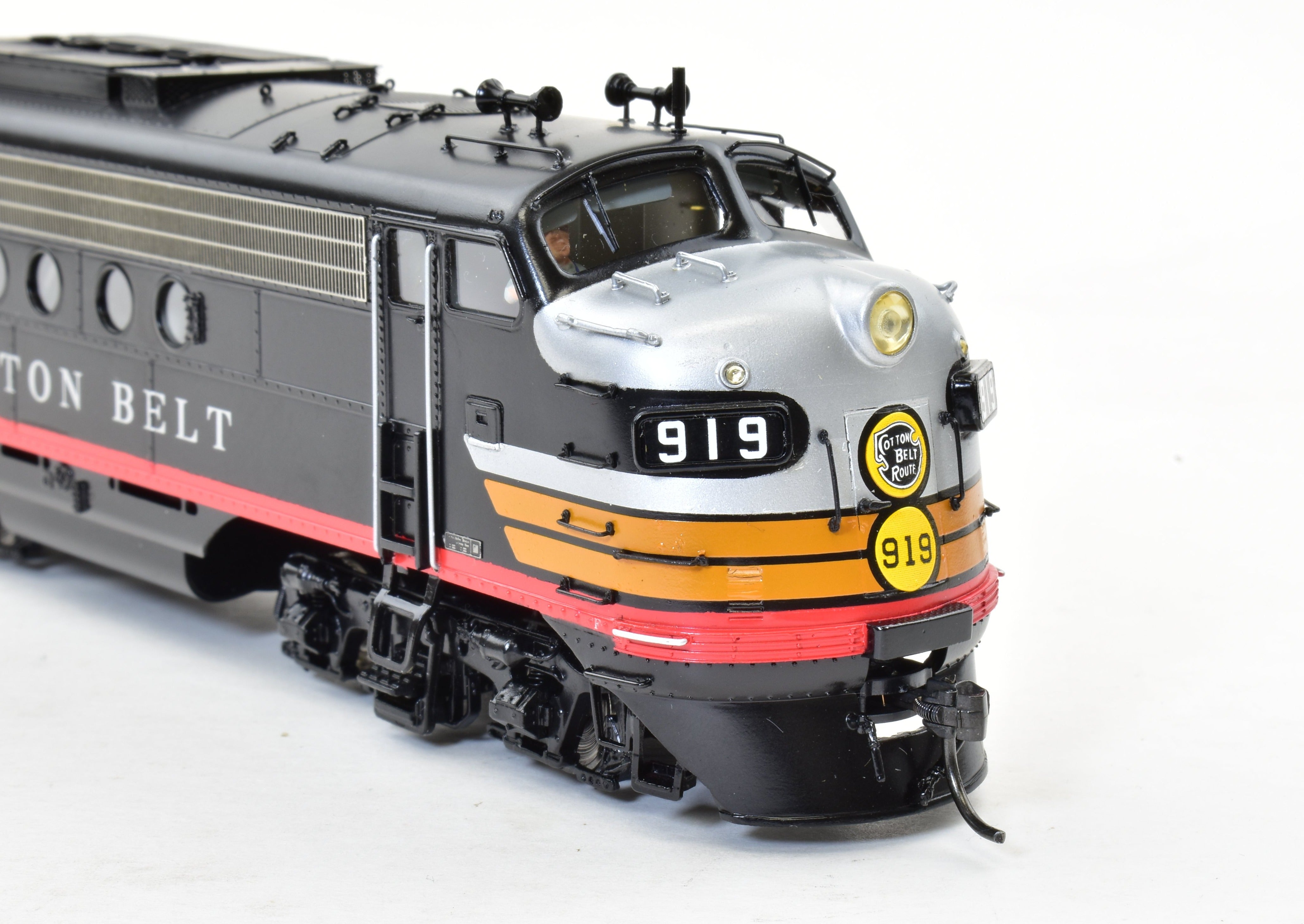 High - Quality HO Scale Brass Division Point DVP Model - Cotton Belt EMC FTA/B Set with Factory Painting