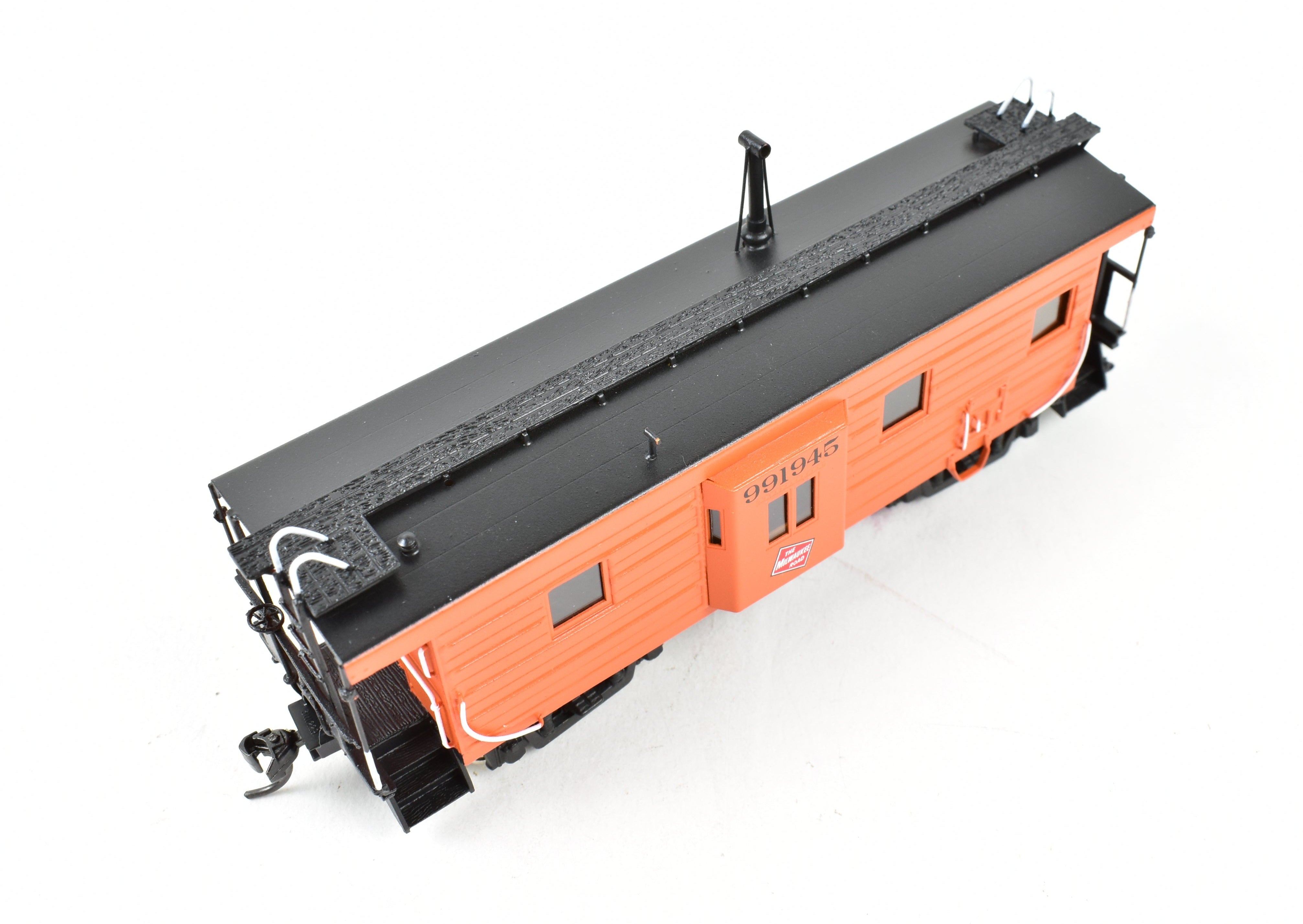 HO Brass OMI MILW Milwaukee Road Bay Window Caboose with Small Ribs, Pro-Painted