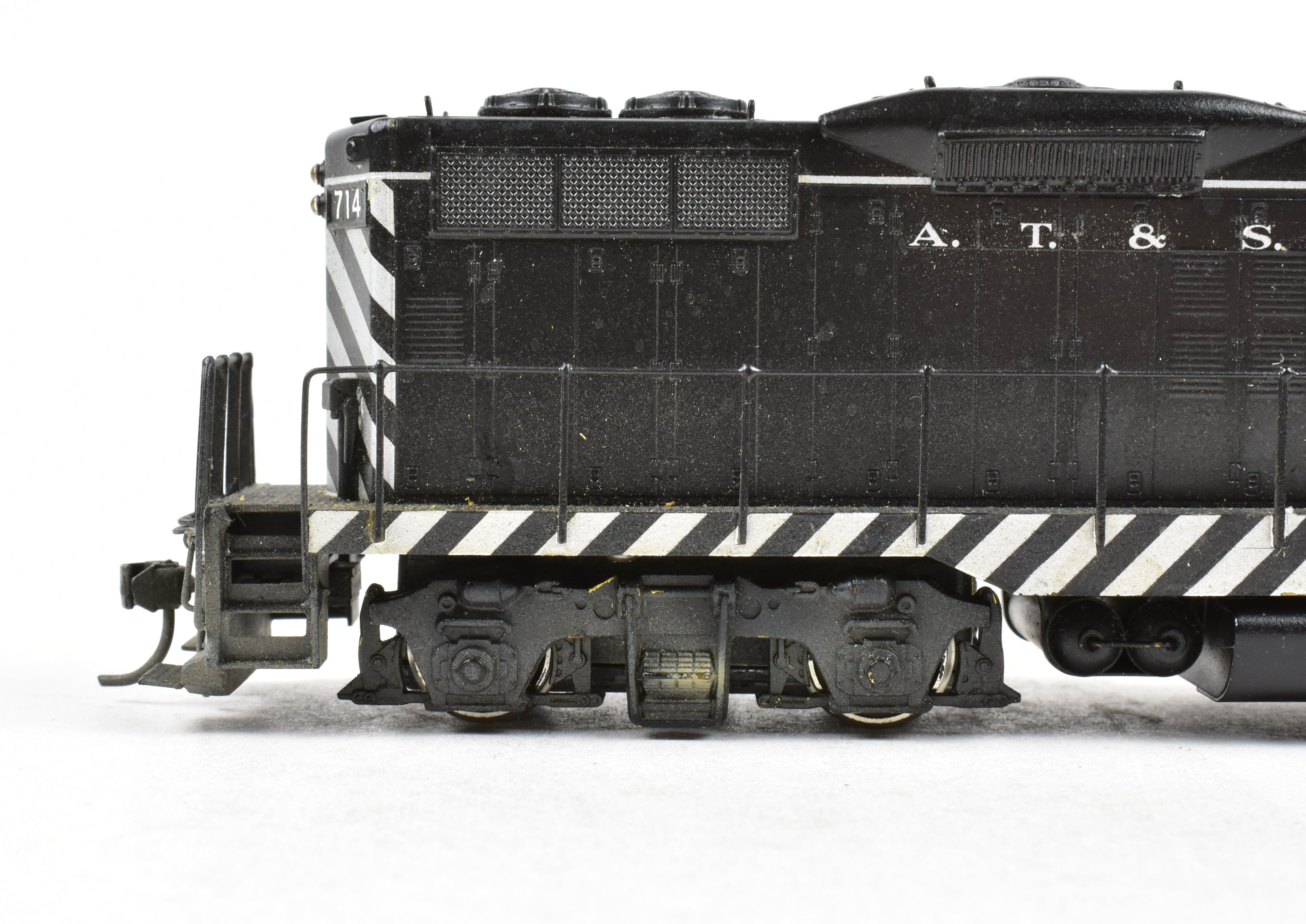 High - Quality HO Scale Brass Hallmark Models ATSF - Santa Fe EMD GP - 9 Diesel Locomotive with Custom Painted Finish and New NWSL Gears