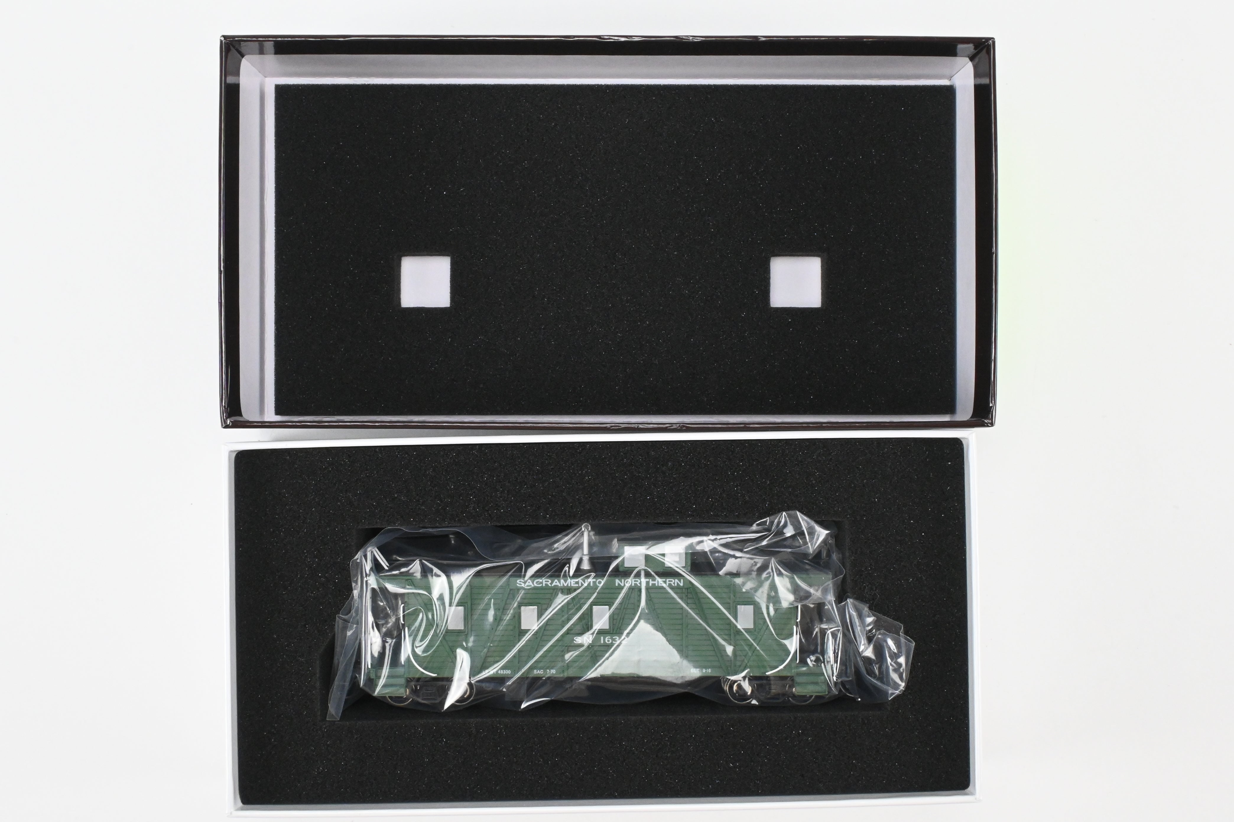 HO NEW Brass North Bank Line WP Western Pacific #403 Pullman Green Caboose with Side Door