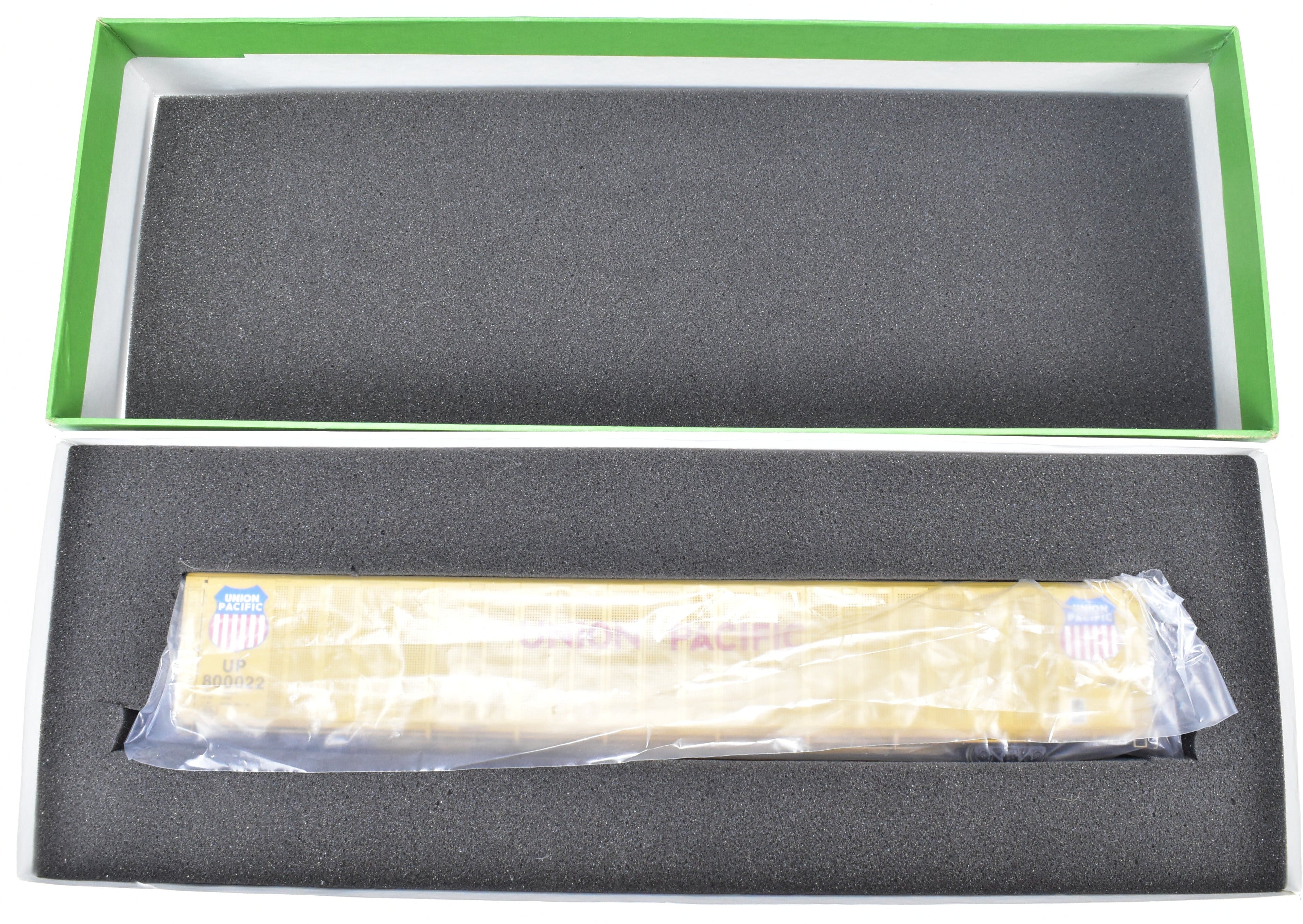 HO Scale Brass Model Railroad Auto Rack Bi - Level Freight Car by Overland Models, Inc. for Union Pacific, Safe - T - Pack Design, No. 800022
